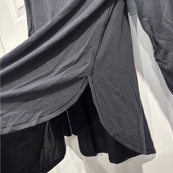 lululemon athletica Charcoal Long Sleeve Tee - Picture 4 of 4